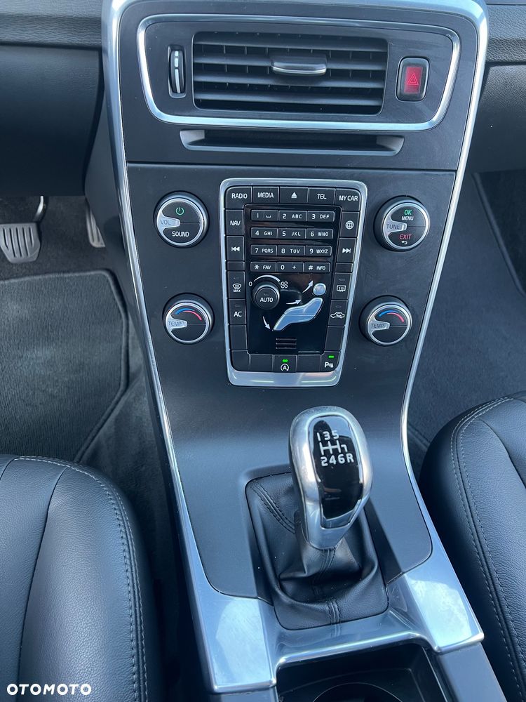 Volvo V60 D3 Summum - 27