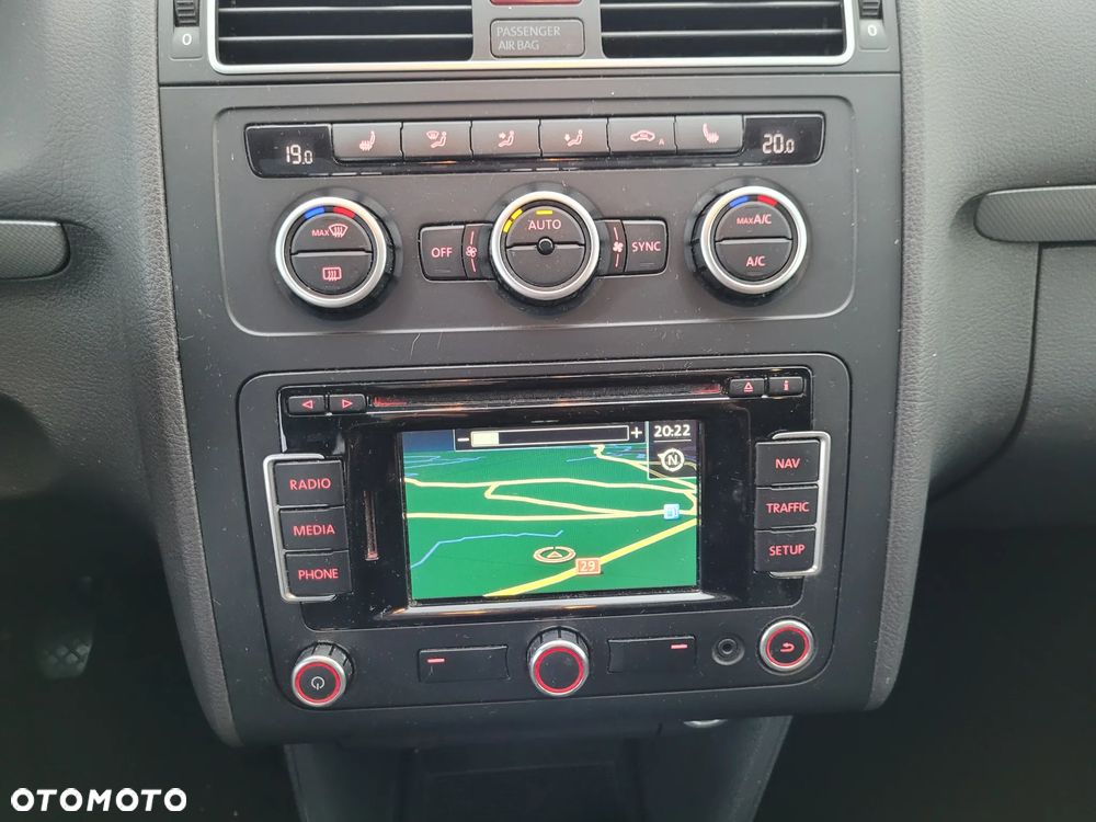 Volkswagen Touran 2.0 TDI DPF MATCH - 10