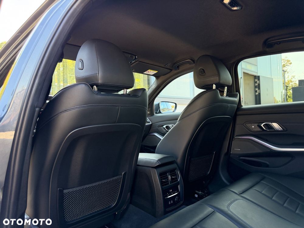 BMW Seria 3 320d Edition M Sport Shadow - 21