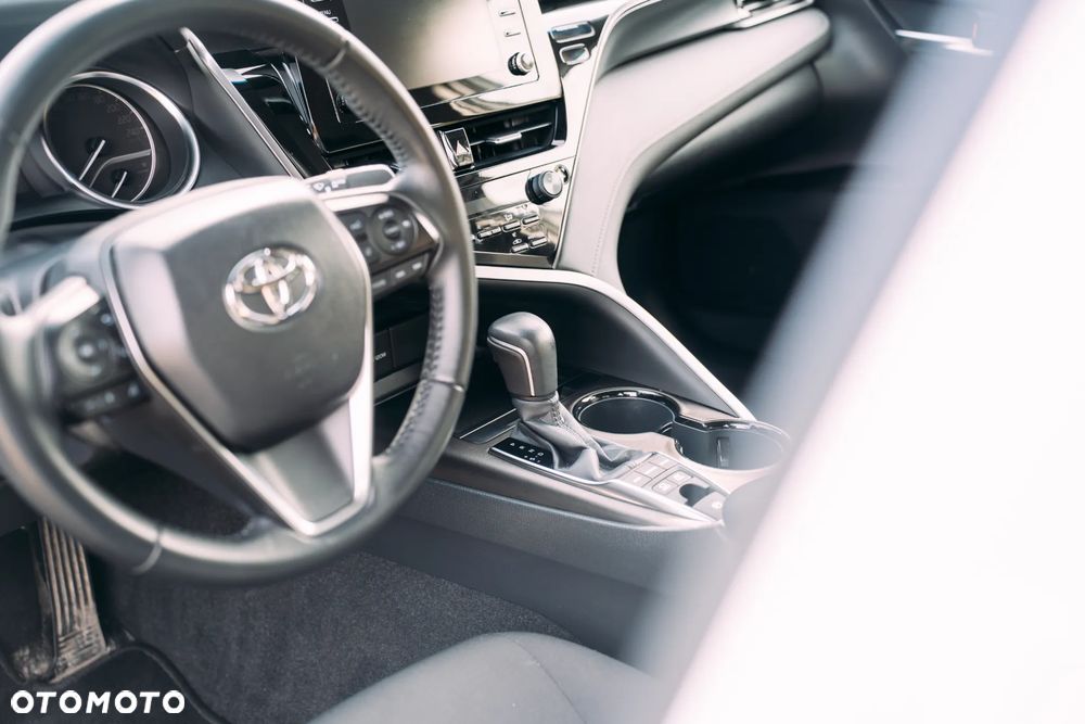 Toyota Camry - 25