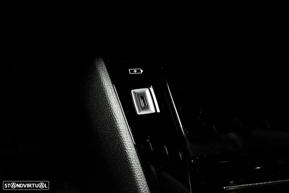 Peugeot e-208 Allure - 21