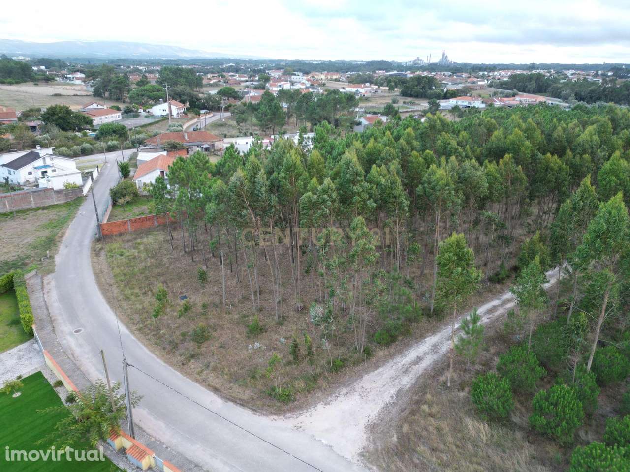 Terreno de 13.730m² para construção - Localização Premium e Potencial - Grande imagem: 4/8