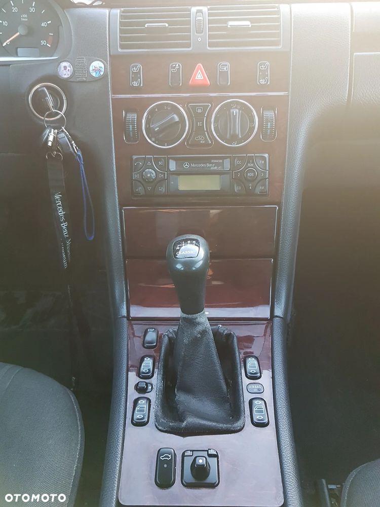 Mercedes-Benz Klasa E 200 CDI Classic - 11