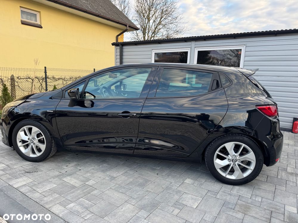 Renault Clio 1.2 16V 75 Limited - 12