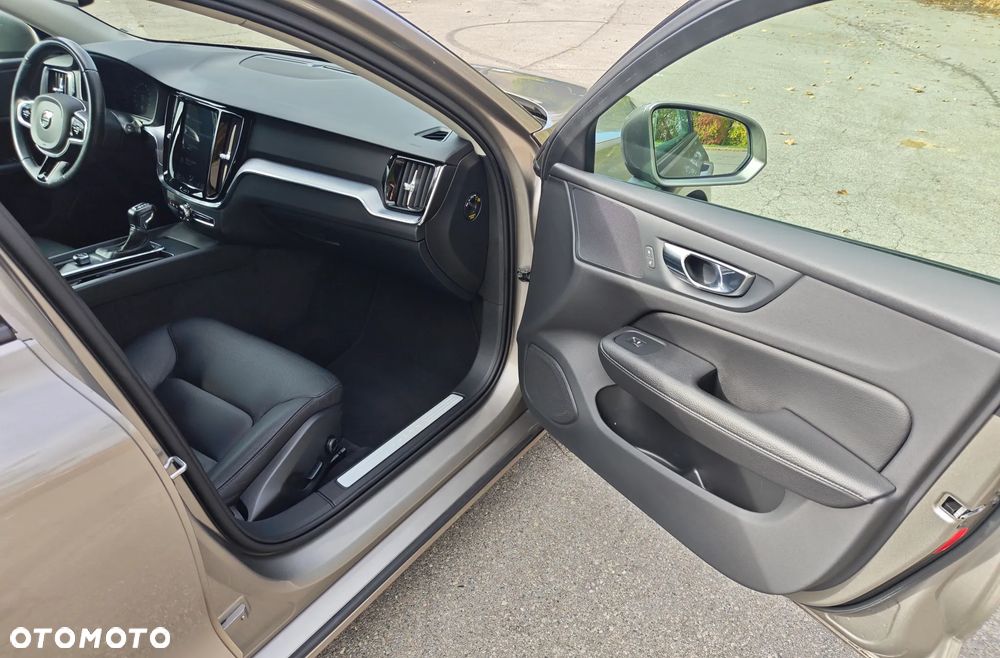 Volvo V60 D3 Geartronic Momentum - 23