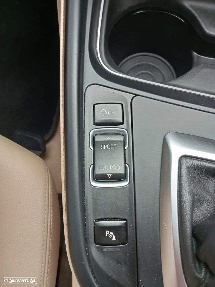 BMW 320 d Touring Aut. Luxury Line - 32