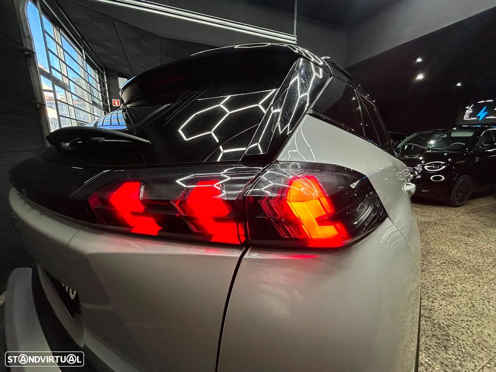 Peugeot e-2008 GT - 11