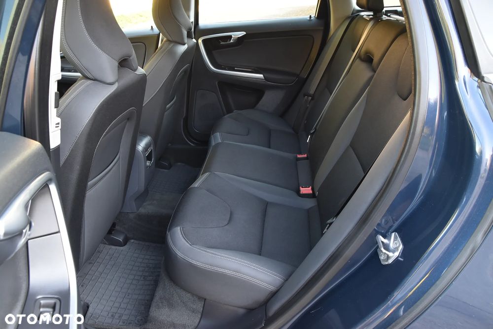 Volvo XC 60 D4 Momentum - 17