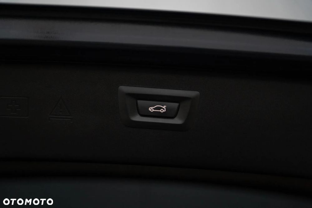 BMW Seria 5 530d xDrive Sport-Aut Luxury Line - 16