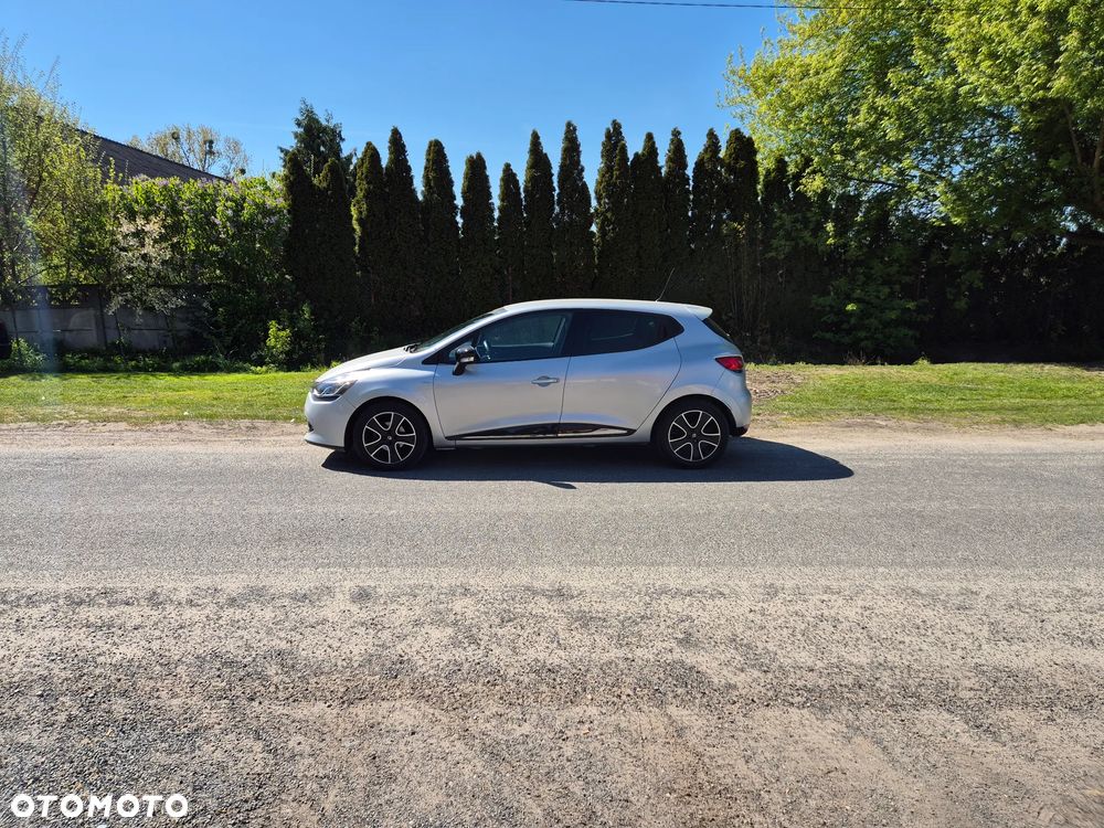 Renault Clio 1.2 16V 75 LIMITED - 22