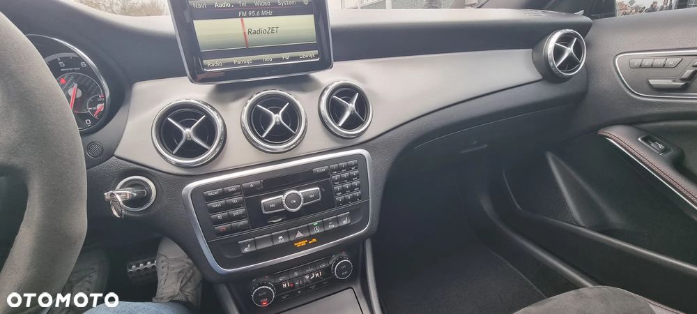 Mercedes-Benz GLA 45 AMG 4Matic 7G-DCT Edition 1 - 18