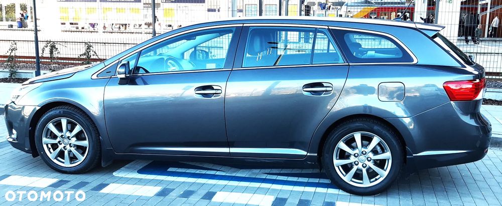 Toyota Avensis 2.2 D-4D Sol NAVI - 26