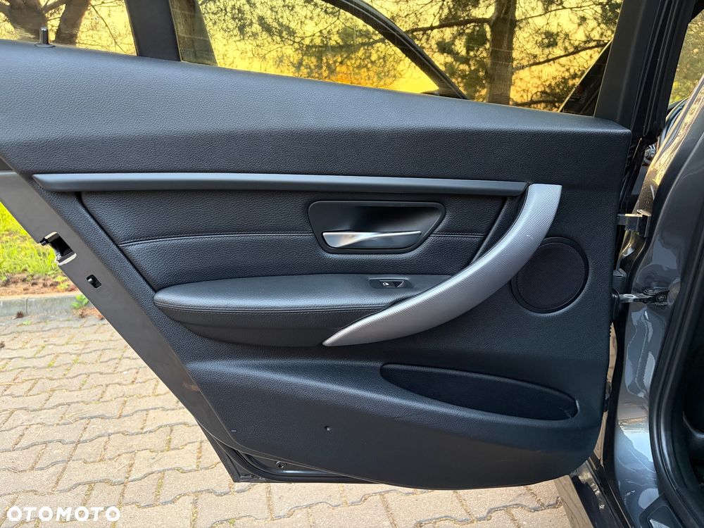 BMW Seria 3 335d xDrive Edition M Sport Shadow - 18