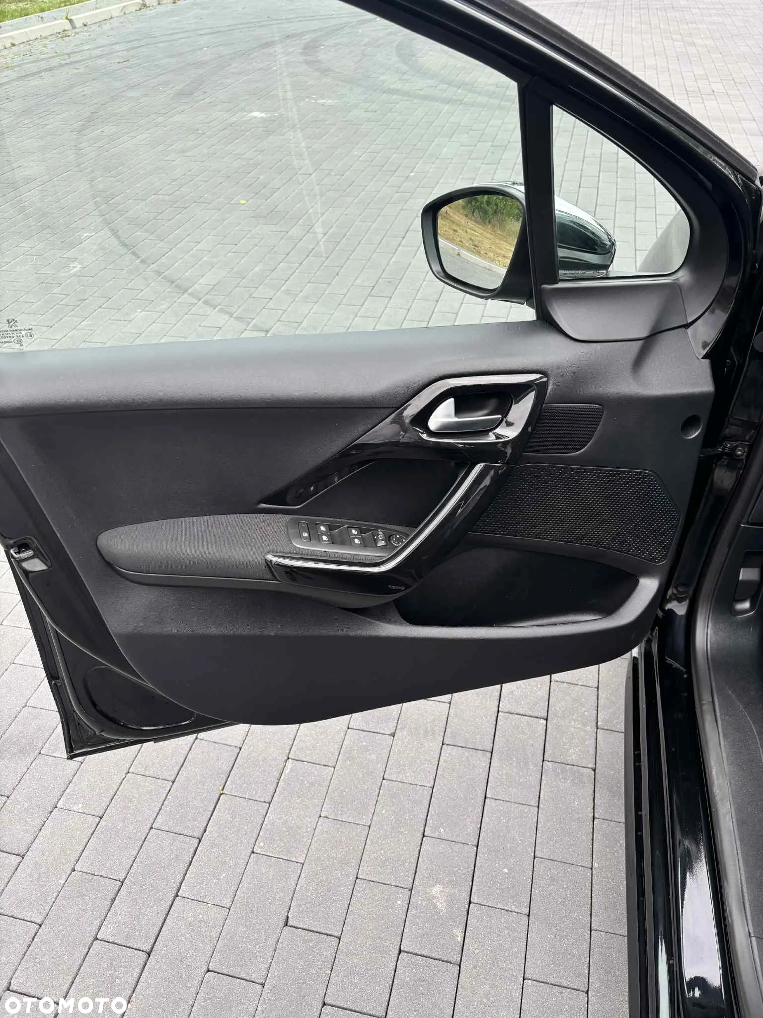 Peugeot 208 - 11