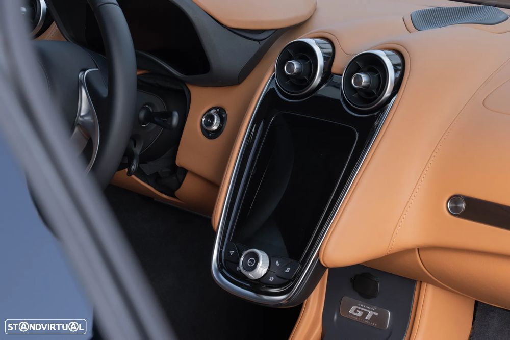 McLaren GT 4.0 Twin-Turbo V8 - 38
