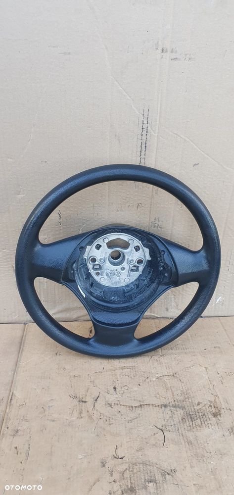 Kierownica oryginalna trójramienna BMW I E81 - 1
