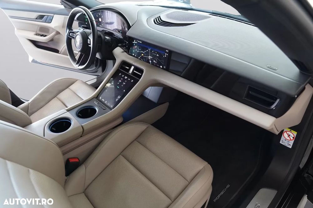 Porsche Taycan 4S - 15