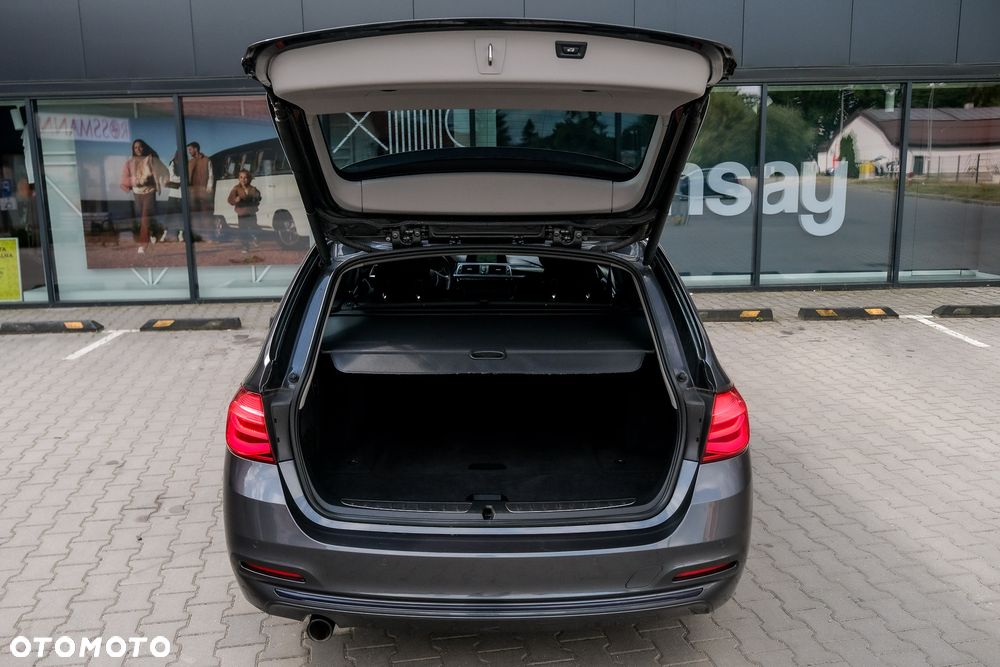 BMW Seria 3 318d Sport Line Shadow - 23