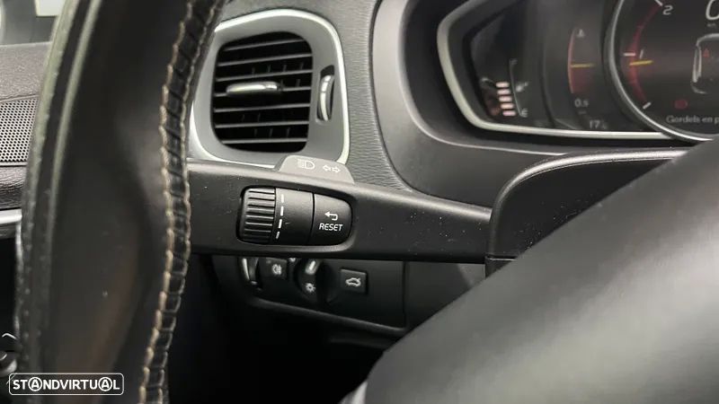 Volvo V40 2.0 D2 R-Design - 16