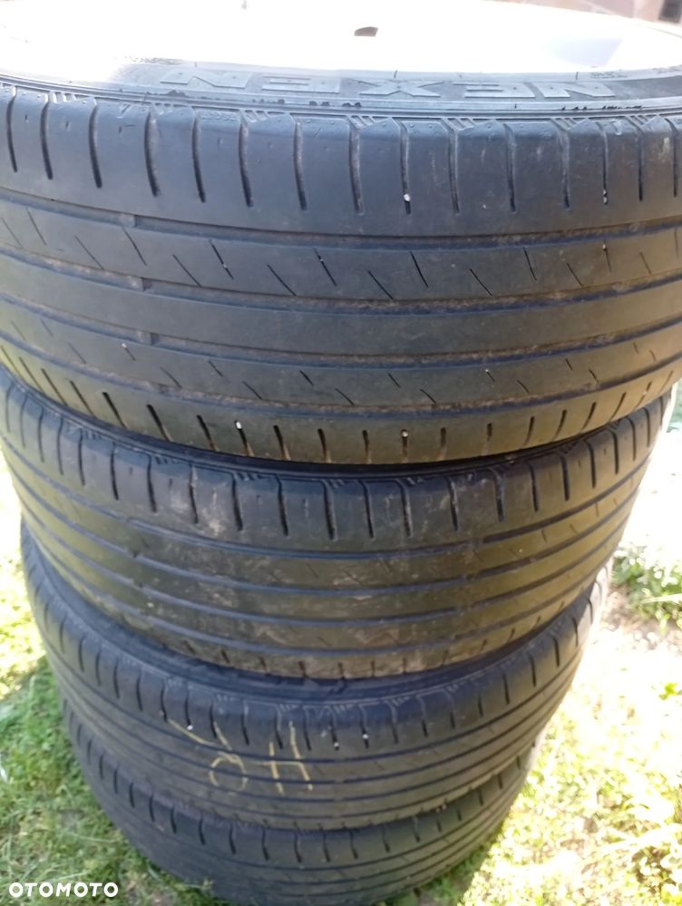 225/45ZR19 - 3