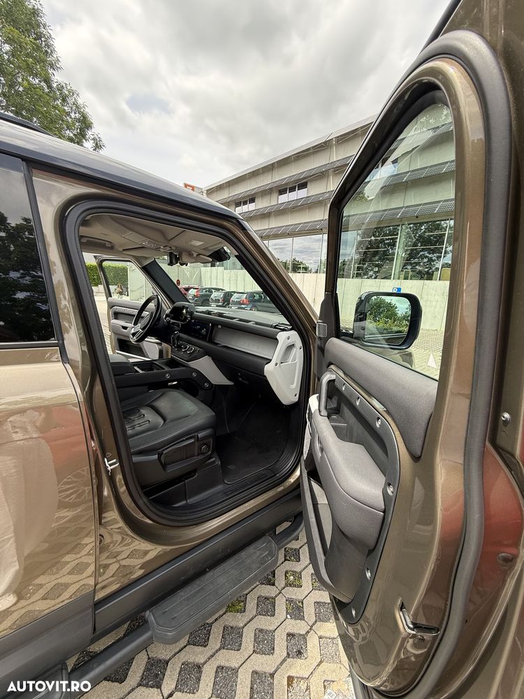 Land Rover Defender 110 2.0L D240 S - 19