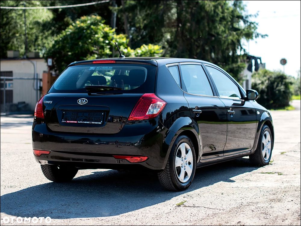 Kia Ceed - 8