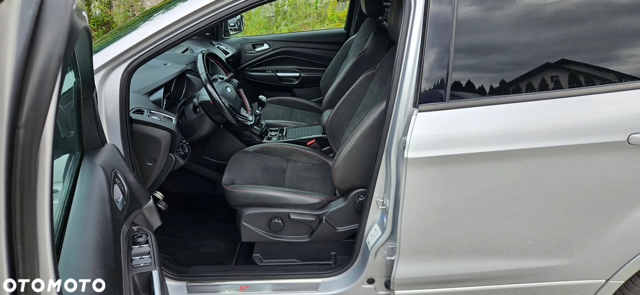Ford Kuga 2.0 TDCi 2x4 ST-Line - 24