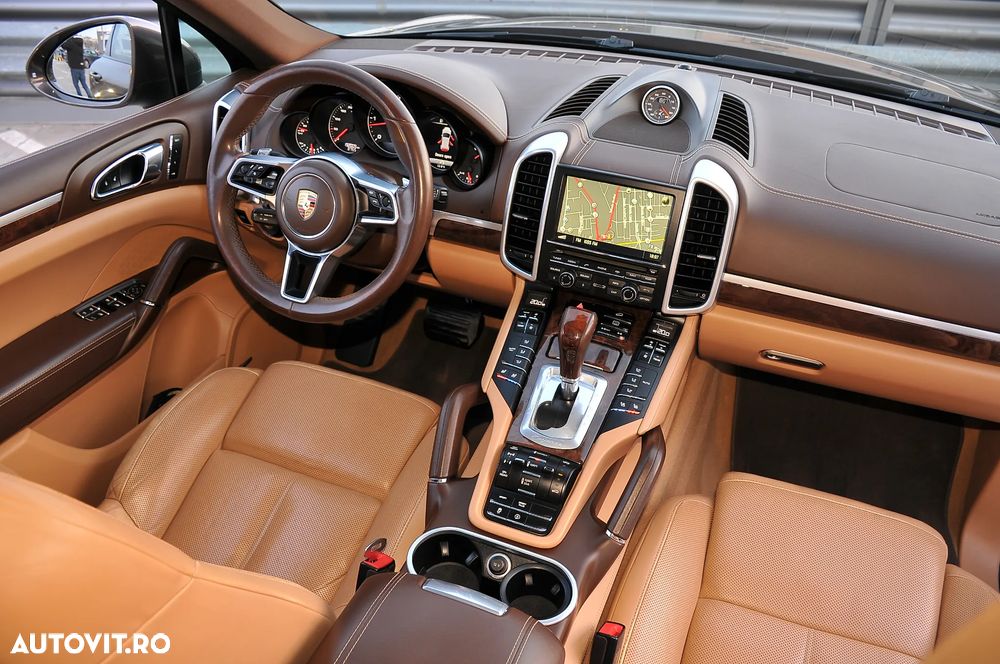 Porsche Cayenne - 4