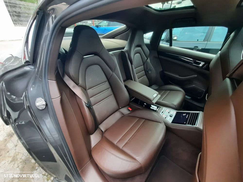 Porsche Panamera 4 E-Hybrid - 58
