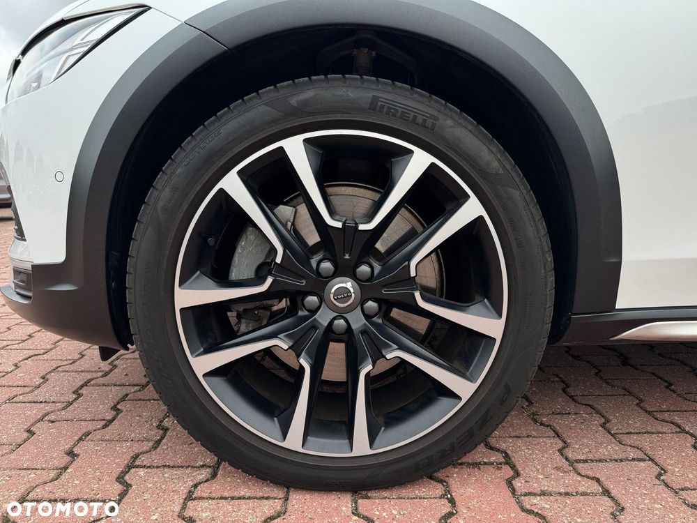 Volvo V90 Cross Country - 26