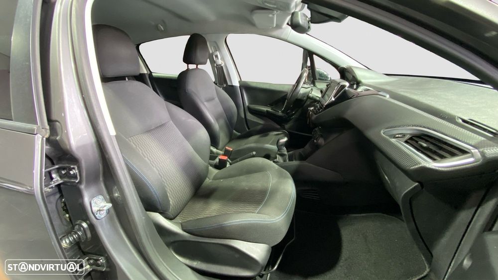 Peugeot 208 1.2 PureTech Style - 12