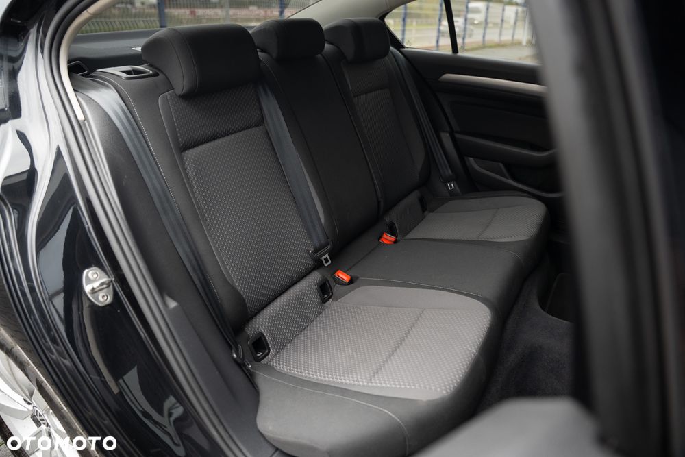 Volkswagen Passat 1.6 TDI BMT Trendline - 36