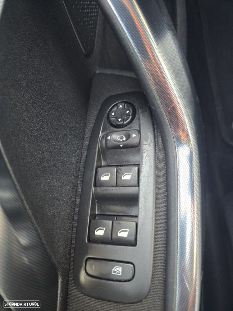 Peugeot 2008 1.6 e-HDi Allure 2-Tronic - 25