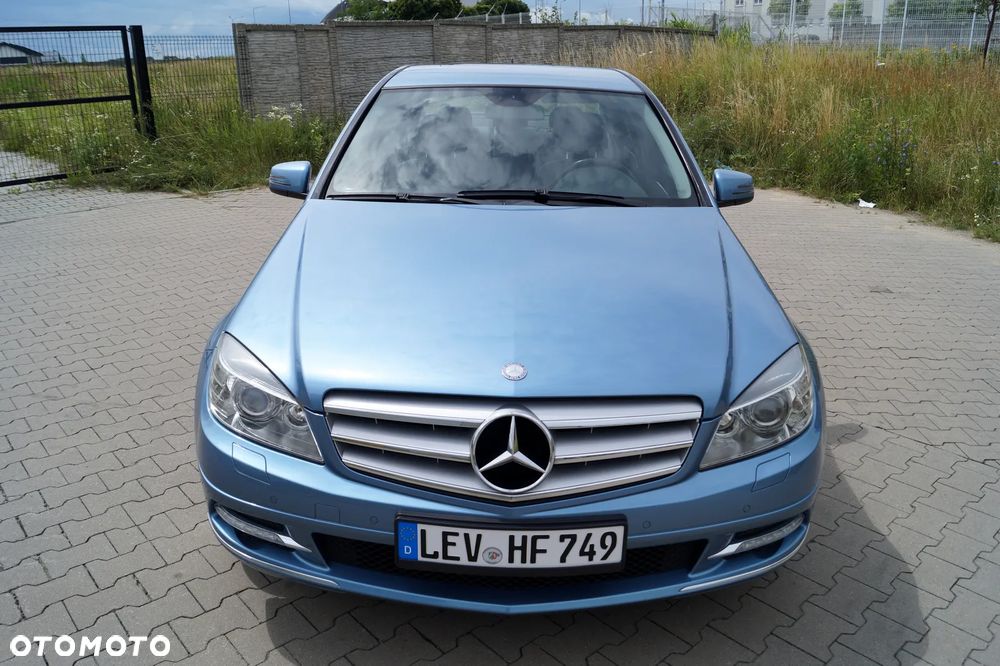 Mercedes-Benz Klasa C 180 CGI Automatik BlueEFFICIENCY Avantgarde - 2