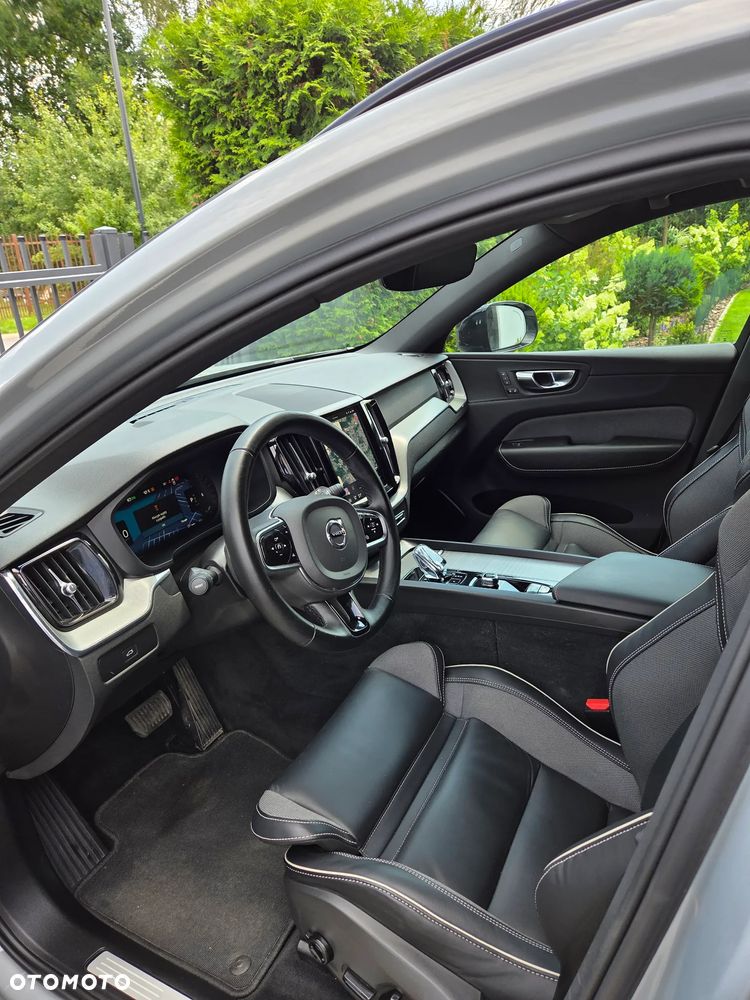 Volvo XC 60 B4 B Plus Dark - 10