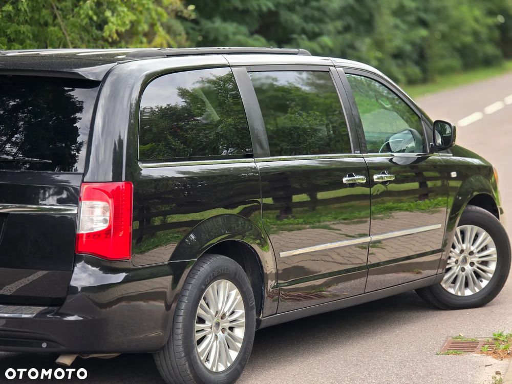 Lancia Voyager 2.8 CRD16v Gold - 40
