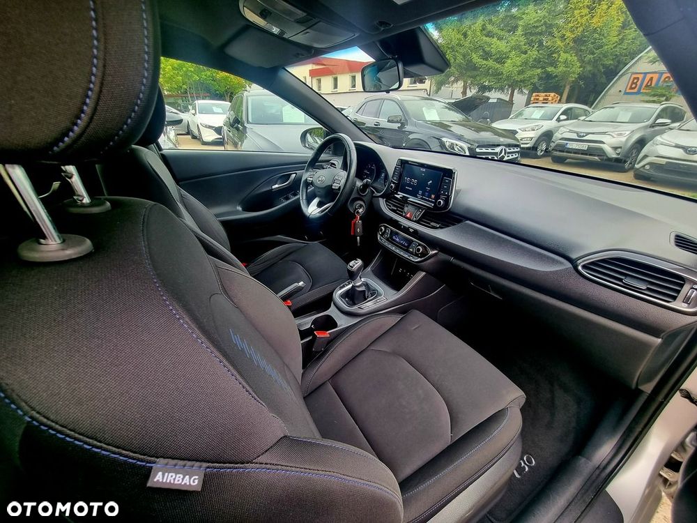 Hyundai i30 1.6 D GO - 10