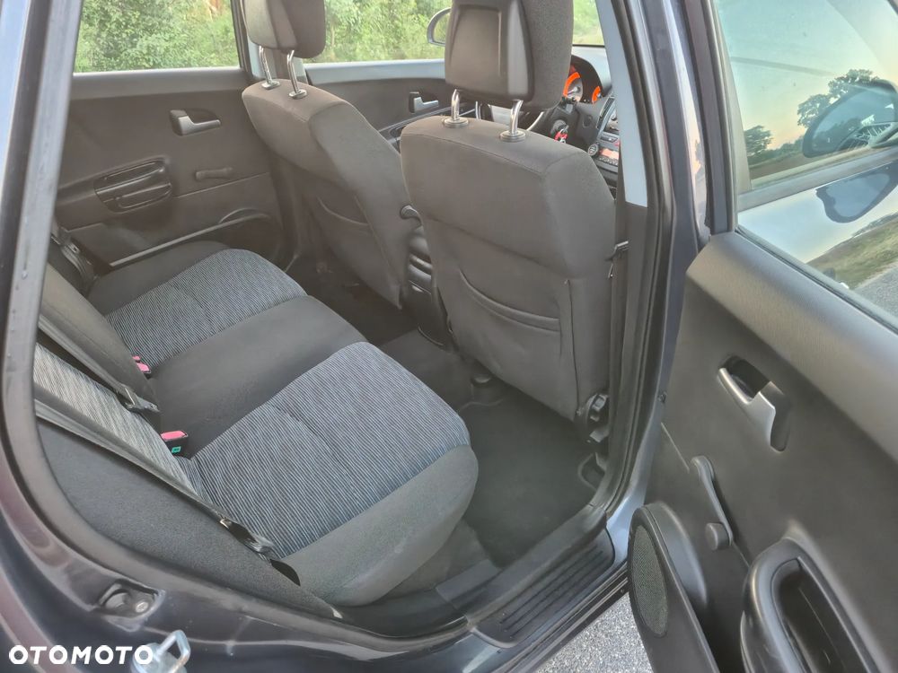 Kia Ceed - 12