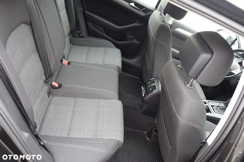 Volkswagen Passat Variant 2.0 TDI EVO Business DSG - 8