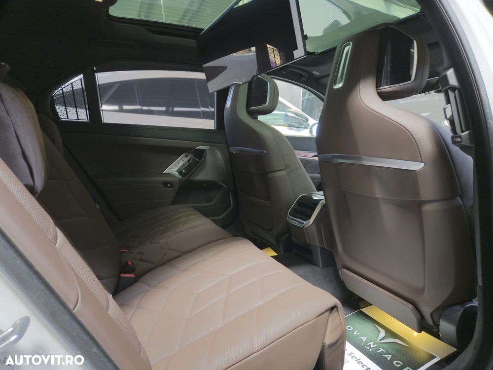 BMW Seria 7 740d xDrive MHEV - 12