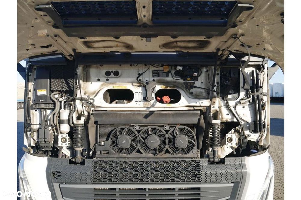 Volvo Vehicle Tractor 4x2 Standard - 6