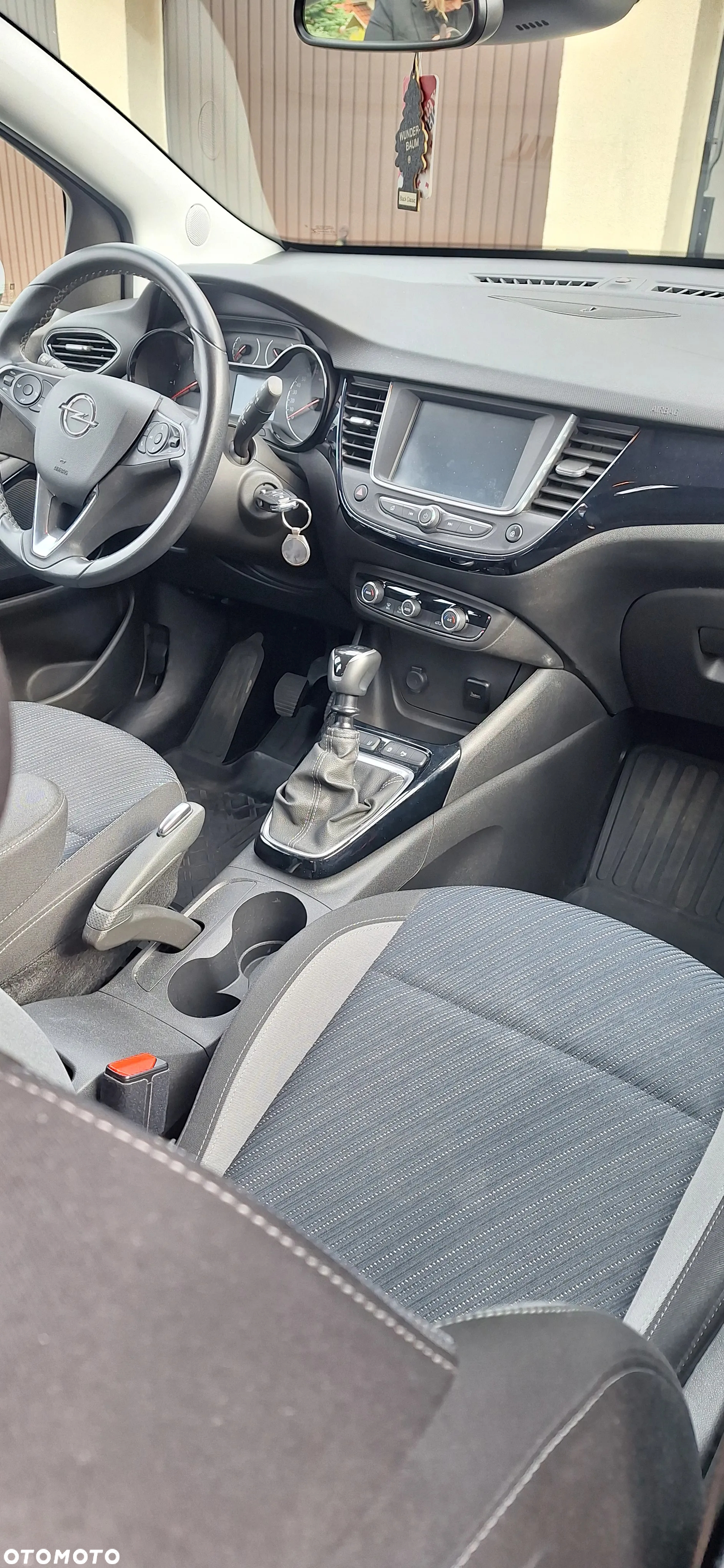 Opel Crossland X 1.2 T Design Line S&S - 10