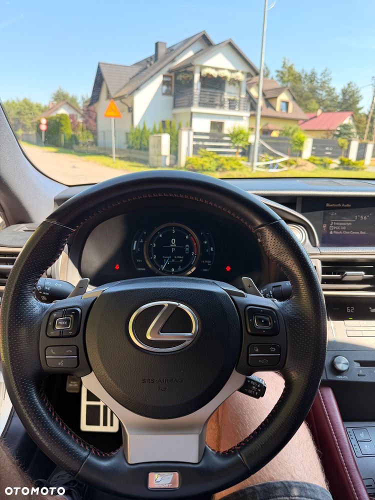 Lexus RC 200t / 300 F Sport - 26