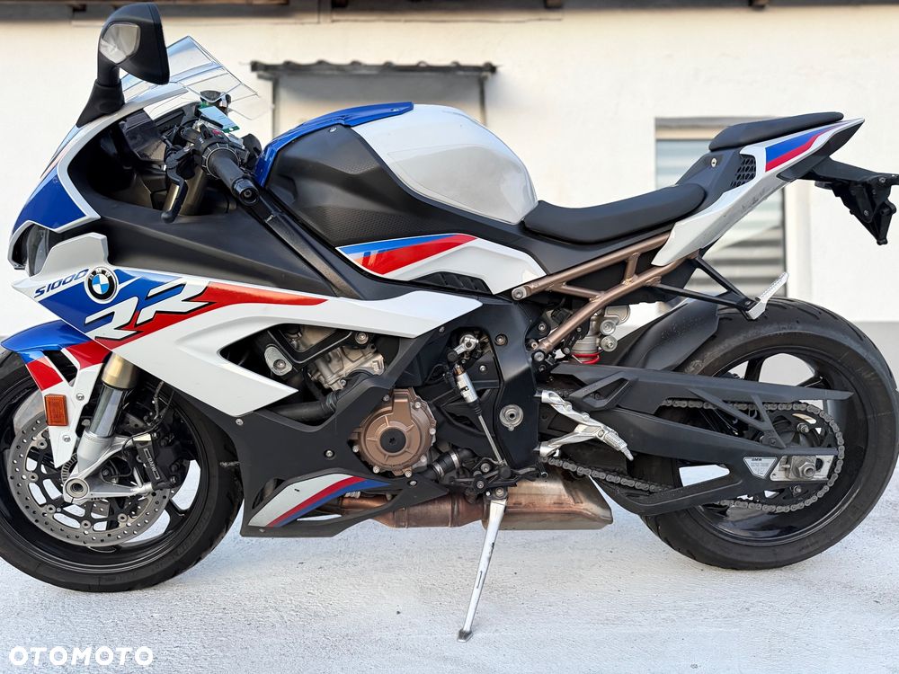 BMW S - 6