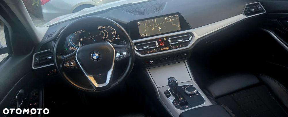 BMW Seria 3 320d M Sport - 29