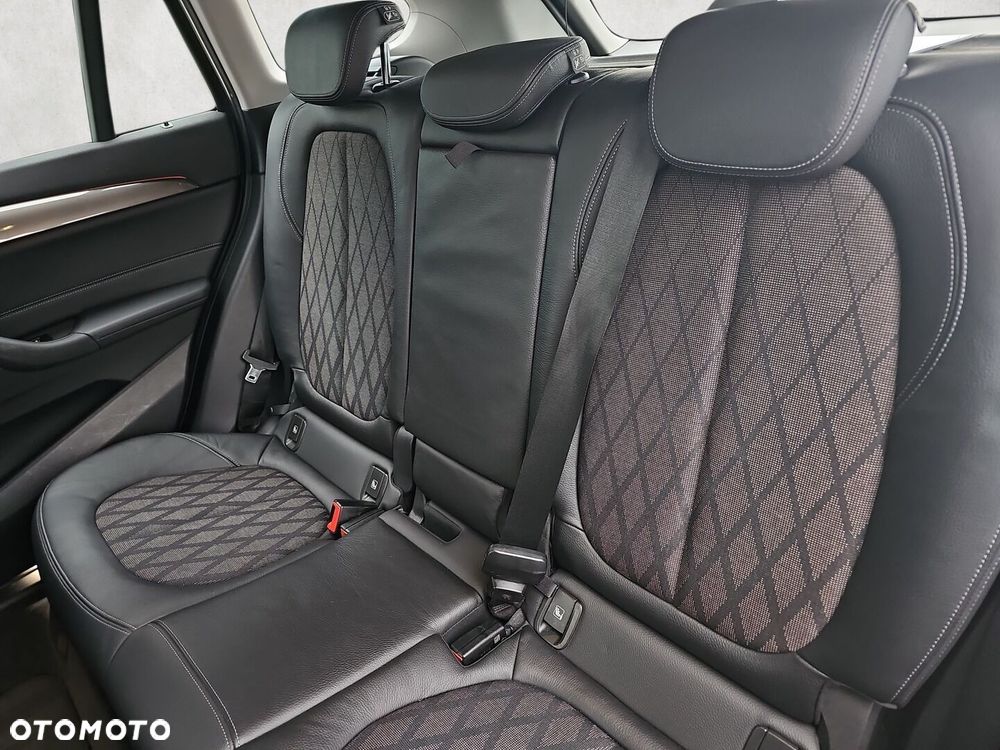 BMW X1 sDrive18i xLine - 29