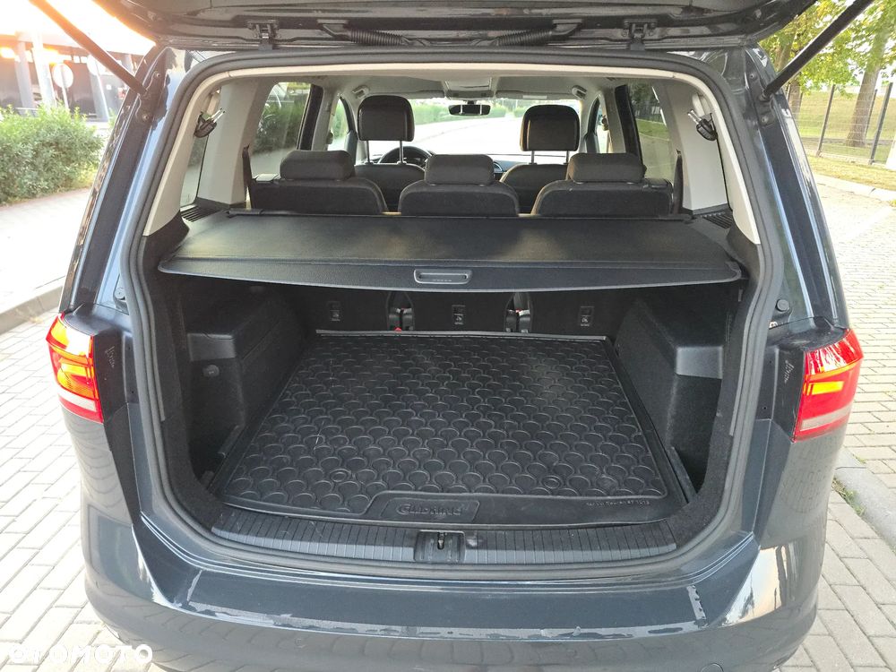 Volkswagen Touran - 14