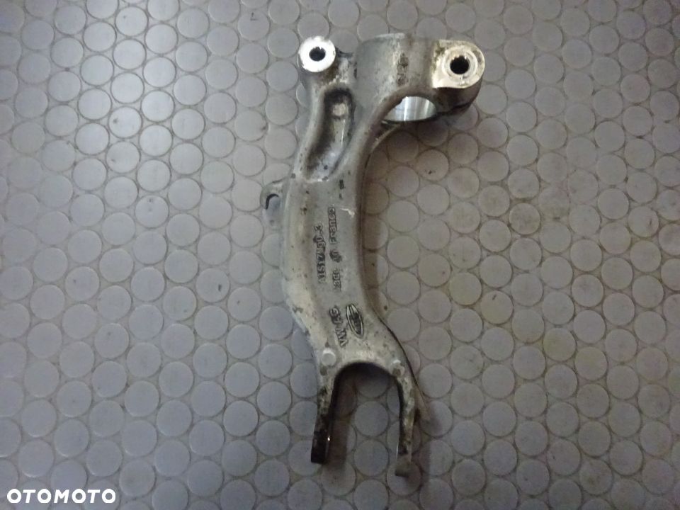 8W0413038  widelec amortyzatora Prawy Audi A4 B9 A5 8W0 czesci - 2