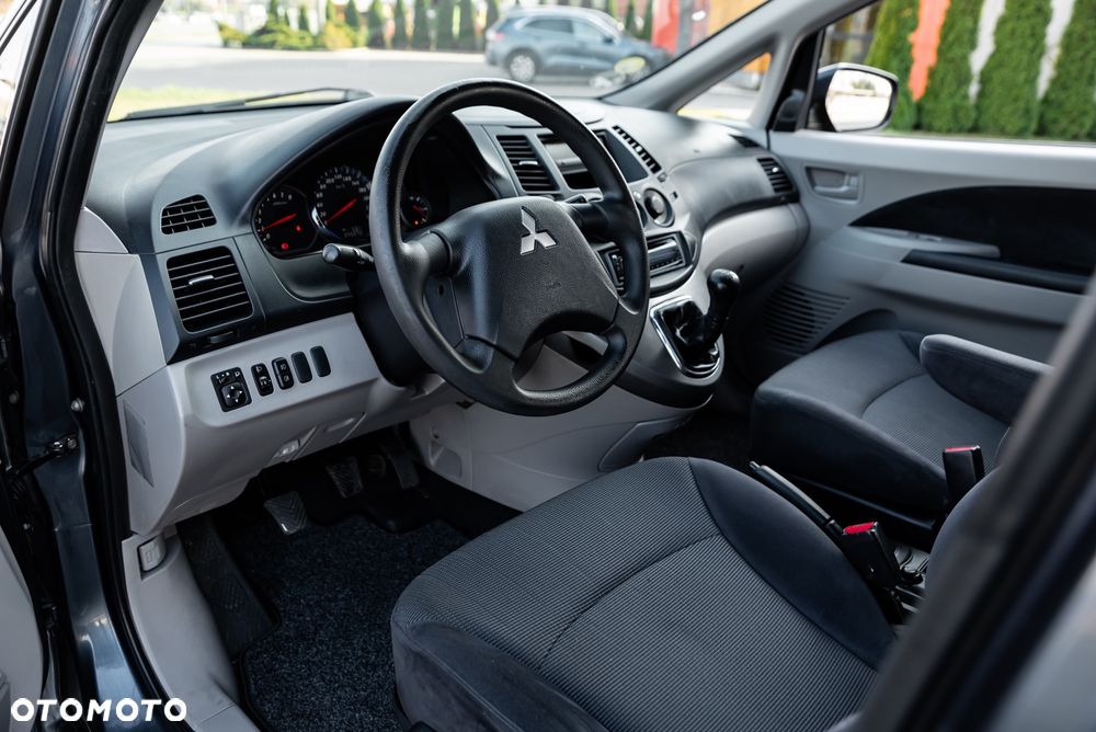 Mitsubishi Grandis 2.4 Invite - 15