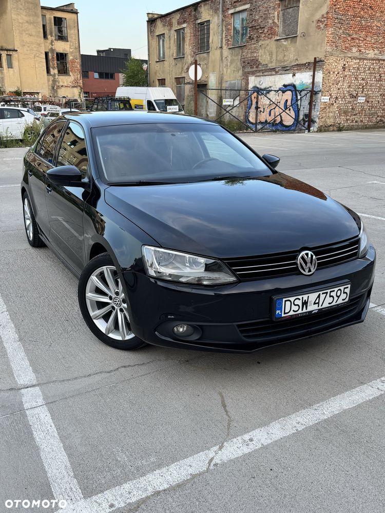 Volkswagen Jetta - 3
